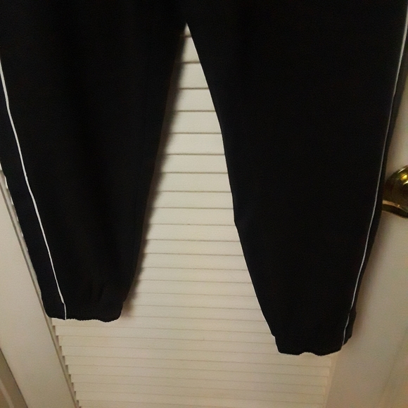 Athleta Colorblocked Brooklyn Jogger, Black/ White SIZE 6 Manufacturer Defect - Picture 10 of 14